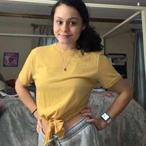 Yellow cropped tie t’shirt